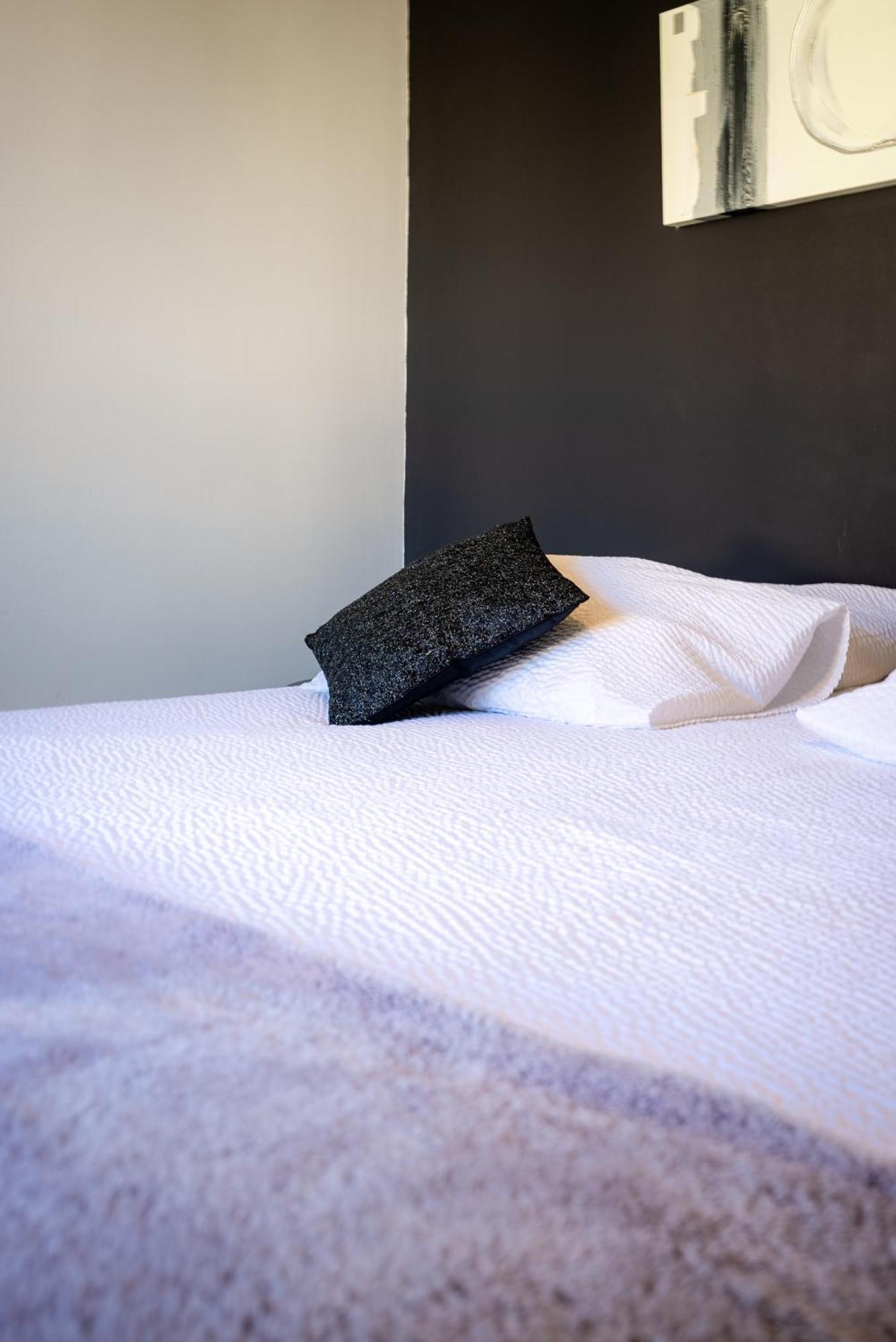 Les Loges Du Luberon Hotel Coustellet Exterior photo